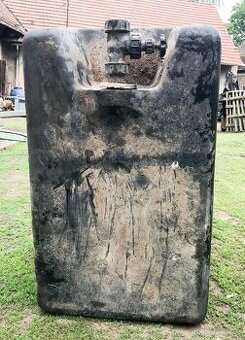 Nádrž na vodu (cca 200 L)