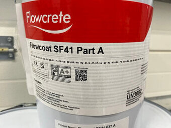 Pryskyřicový nátěr na betonové podlahy červený