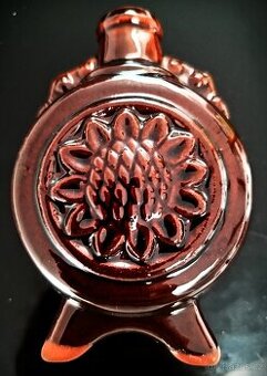 Okrasná keramická vázička