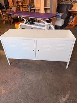 Plechová skříňka