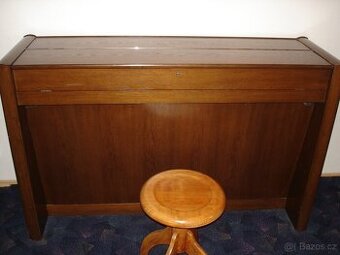 piano Rosler ,délka 139cm výška 90cm hl.43cm