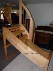 Dřevěné schody do mezipatra