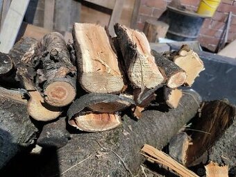 Dřevo na uzení
