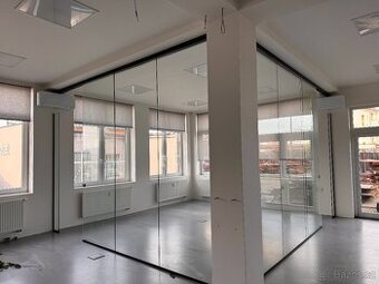 PRODÁM DVĚ CELOPROSKLENÉ PŘÍČKY