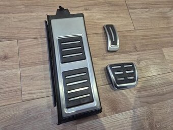 AUDI E-TRON PEDALE NASLAPY S OPIERKOU NA NOHU