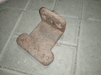 Traktor Svoboda - mezikus pro montáž čerpadla Motorpal