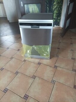 Myčka nádobí Siemens 60 cm SN25Z100CE nerez