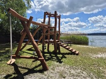 Dětské hřiště z akátového dřeva