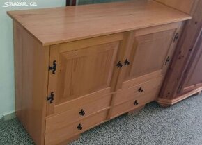 Celo masivní prádelník