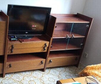 Skříňky z obýváku, sektorový nábytek