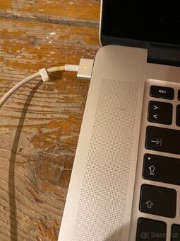 MacBook Pro 15 na opravu