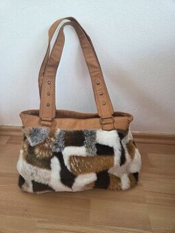 Kabelka z kozisku umeleho