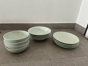 Sada porcelánových talířů a misek Kütahya Porsele