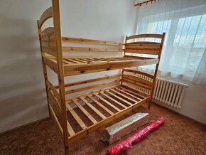 Dvoupatrová postel - borovice + zábrana, žebřík, šuflata