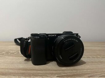 Sony Alpha A6000 s bohatým příslušenstvím
