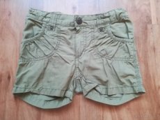 Dívčí tlumeně zelené kraťase vel. 86, zn. H&M