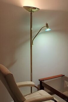 Stojací lampa, stmívatelná.