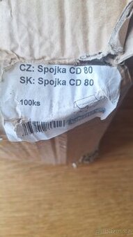 Spojka CD pro podélné nastavování CD profilů.