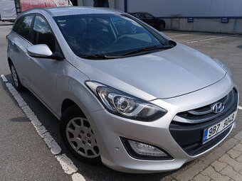 Hyundai i30 1.6 CRDi, 81kW, stříbrná metalíza r.v. 2014