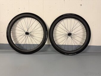 Silniční/Gravel karbonová kola 45mm DT Swiss