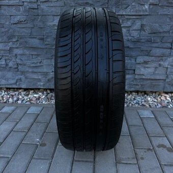 1ks pneu Imperial 225/35/20 90W