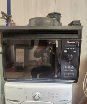 Vestavná mikrovlnná trouba s digestoří