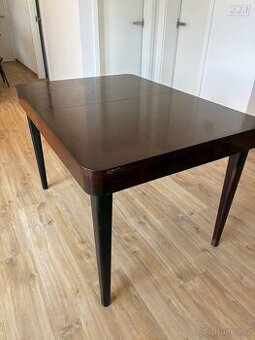 Jídelní stůl J. Halabala