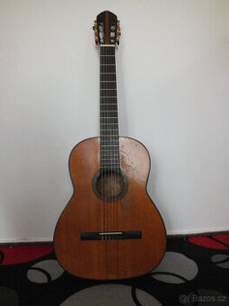 Zrestaurovaná 4/4 španělská kytara