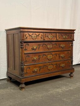 Starožitná dubová komoda (133020)