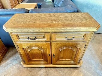 927 Komoda rustikální 2-řadá frézovaná masivní provedení