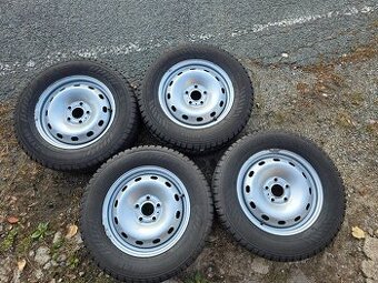 Zimní Nokian 215/65/16C + disky