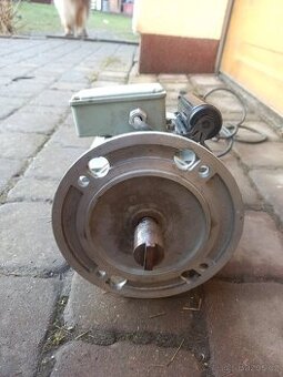 Prodám elektromotor 220V