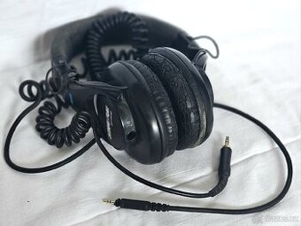 Sluchátka Shure SRH 440