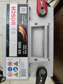 Autobaterie Bosch 63Ah 610A