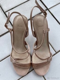 Společenské boty na podpatku