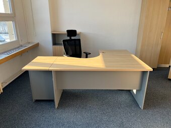 Kancelářský stůl