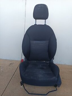 Sedadla Peugeot 208