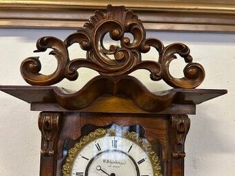 Malé hodiny biedermeier sig. Schoncerberg.