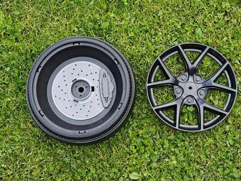 Zadní kolo BMW M5, Ford Mustang Beneo SX2118