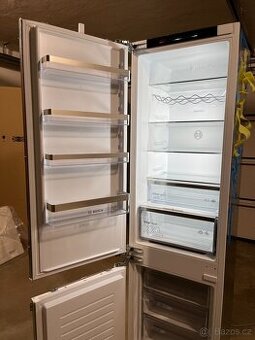 Vestavná lednice Bosch Serie 4 KIN96VFD0 / nová / záruka