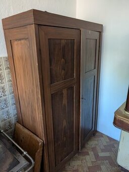 Starožitná skříň