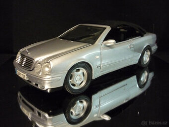 Mercedes Benz CLK 320 se stahovací střechou Anson 1/18