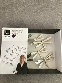 Nástěnná dekorace vážky z kolekce - Umbra.