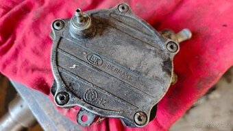 Podtlaková pumpa BMW e65 v8 n62