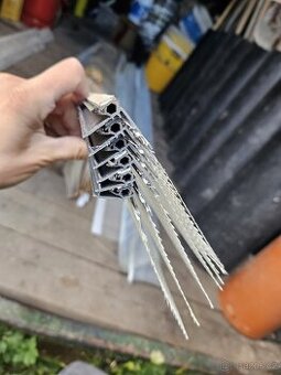 APU 2D lišta antracit 18ks