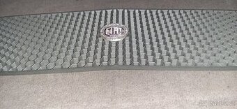 FIAT 124 sport BC nepoužitá přední maska, mřížka se znakem