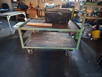 pojízdný stůl ponk