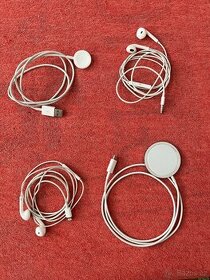 Apple sluchátka a nabíječky
