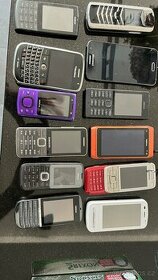Mobilní telefony 16 ks