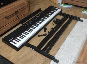 Alesis Concert se stojanem+ ostatní v popisku
